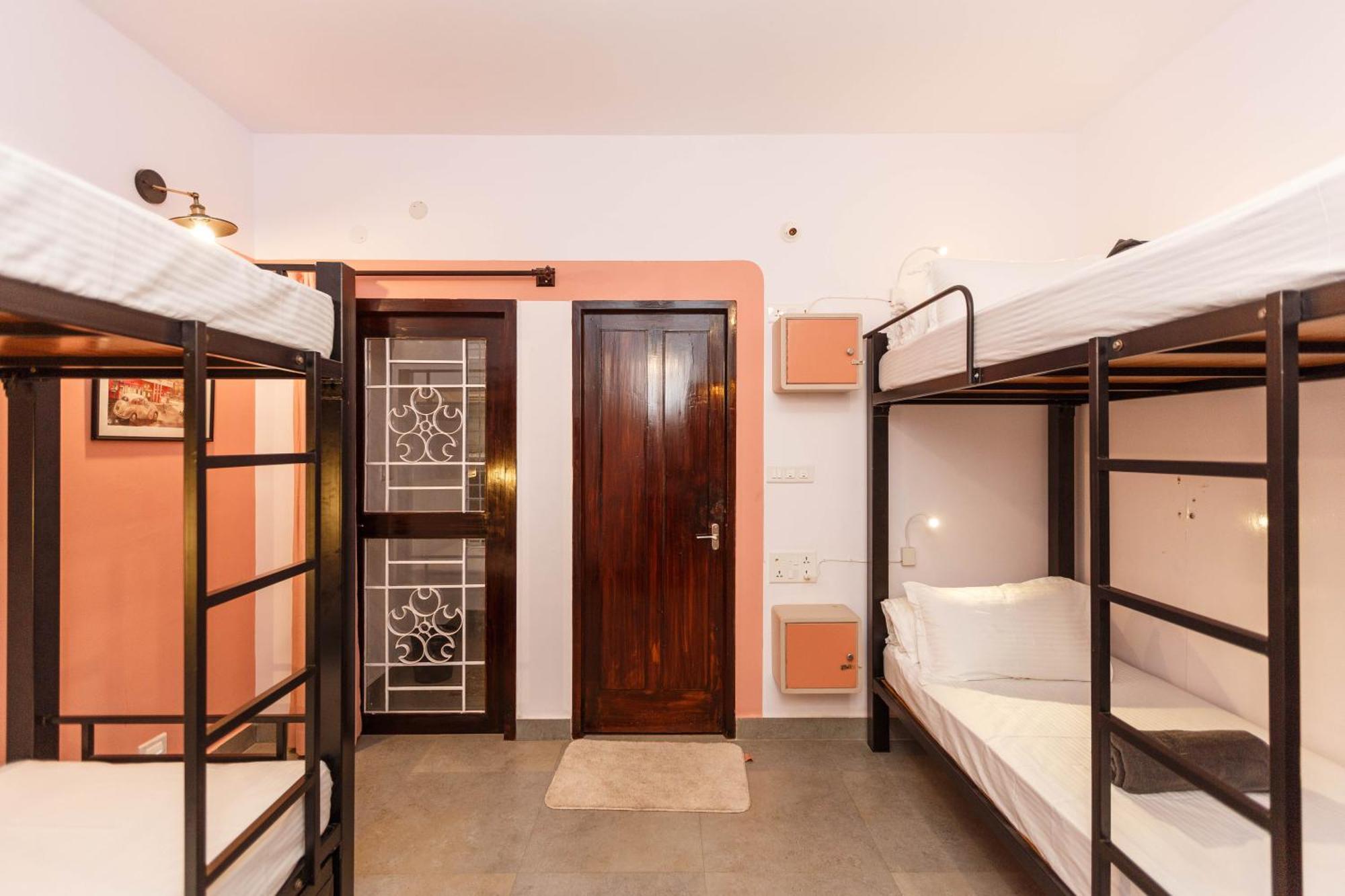Locul Uptown - Near Bangalore Palace Grounds Экстерьер фото